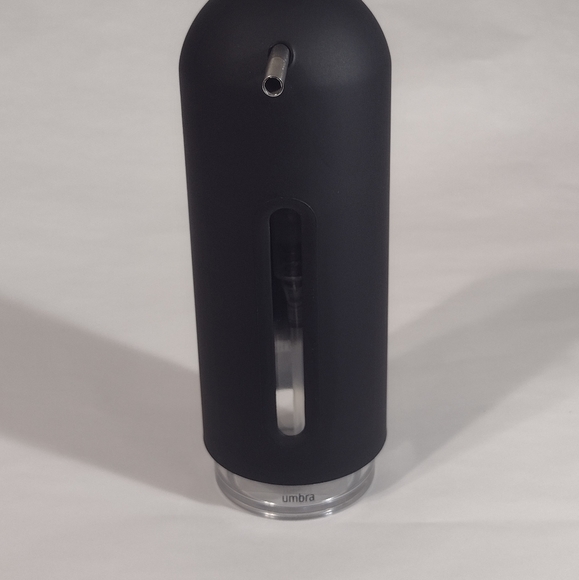 UMBRA - Penguin soap pump - Black -7,5 x 2,5 x 2,5 In - 12 Oz. - Picture 5 of 7